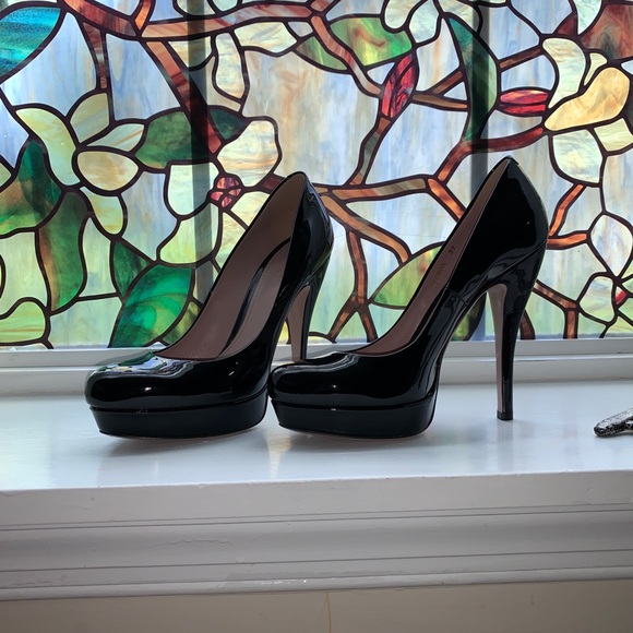 Authentic Gucci Patent Leather Heels - Picture 3 of 11
